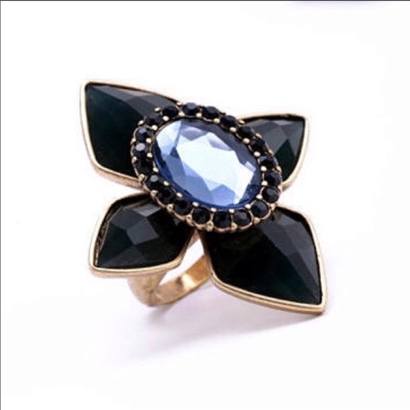 GORGEOUS FLOWER RING - Picture 2 of 3